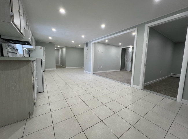 27 Church St, Unit B in Malden, MA - Foto de edificio - Building Photo