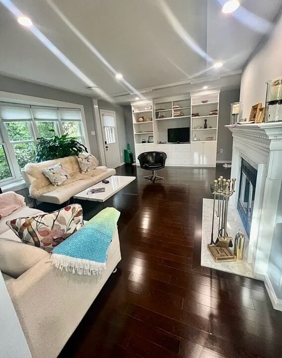 1 Angela Ln in Watertown, MA - Building Photo