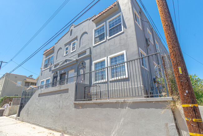 1114 Magnolia Ave in Long Beach, CA - Building Photo - Building Photo