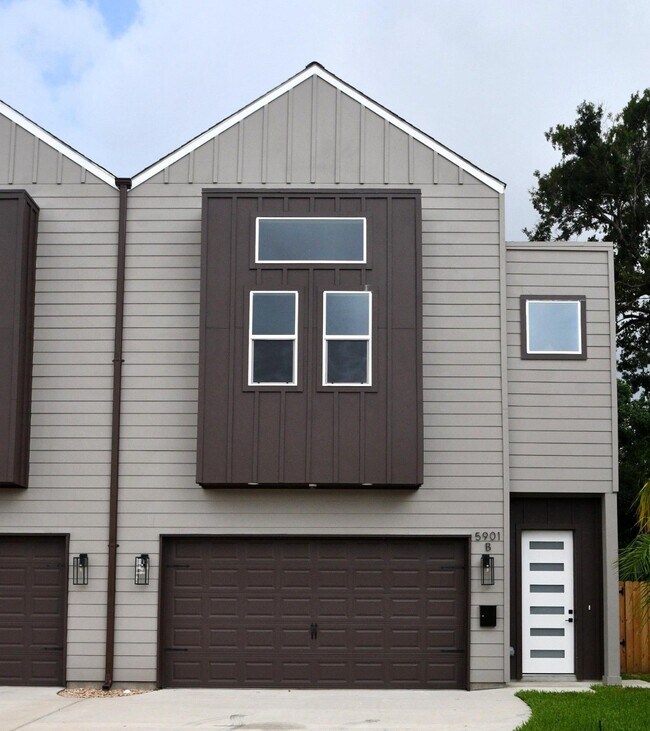 property at 5901 Crest Ct