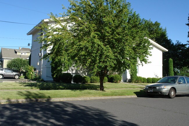 1810 N Addison St in Spokane, WA - Foto de edificio - Building Photo