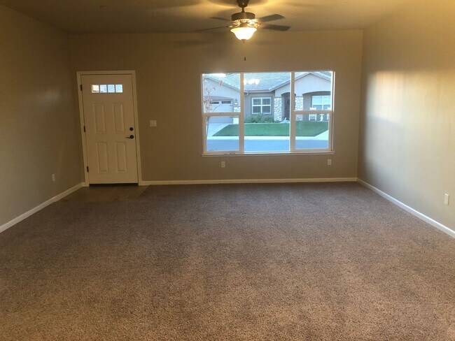 303 Pelican Hill Ct in Ione, CA - Building Photo - Building Photo