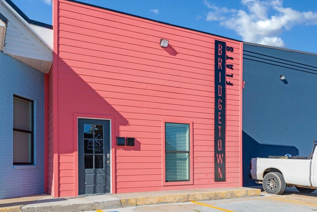305 Pine St in Monroe, LA - Building Photo