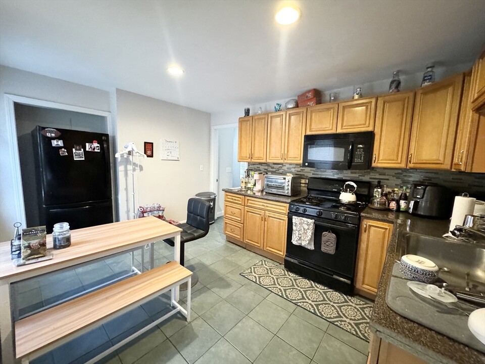 56 Crescent Ave in Boston, MA - Building Photo