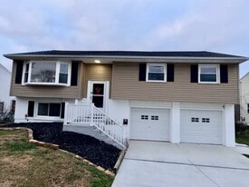 256 S Dillwyn Rd in Newark, DE - Building Photo