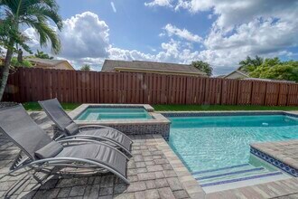 11910 NW 38th Pl in Sunrise, FL - Building Photo - Building Photo
