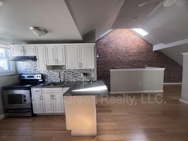 315 Meridian St in Boston, MA - Foto de edificio - Building Photo