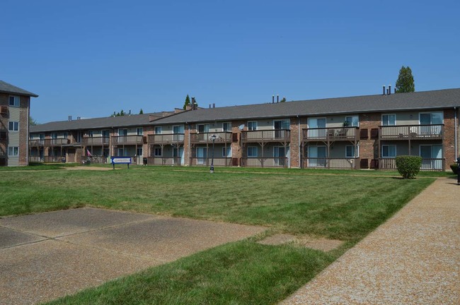 Manchester Court Apartments in Oak Forest, IL - Building Photo - Building Photo