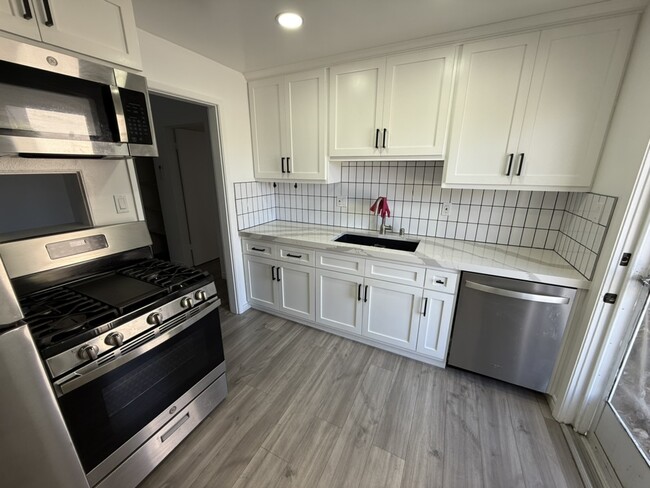 51 Geneive St in Camarillo, CA - Building Photo - Building Photo