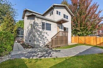 8617 Linden Ave N in Seattle, WA - Building Photo - Building Photo