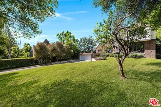 2441 Glendower Ave in Los Angeles, CA - Building Photo - Building Photo