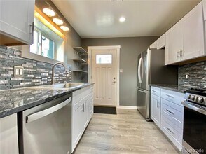 4801 S Fox St in Englewood, CO - Foto de edificio - Building Photo