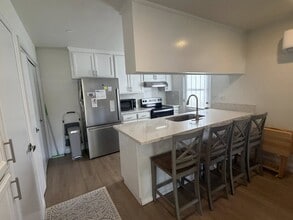 1444 E Canal Dr in Turlock, CA - Building Photo - Building Photo