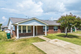 Austin Park Place Apartments in Memphis, TN - Building Photo - Primary Photo
