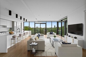 2406 Tangley St in Houston, TX - Building Photo - Building Photo