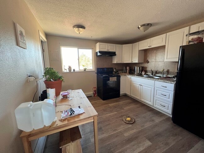 7060 Alegre Cir, Unit 2 in Fountain, CO - Foto de edificio - Building Photo