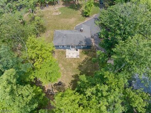 422 Hollow Rd in Montgomery, NJ - Foto de edificio - Building Photo