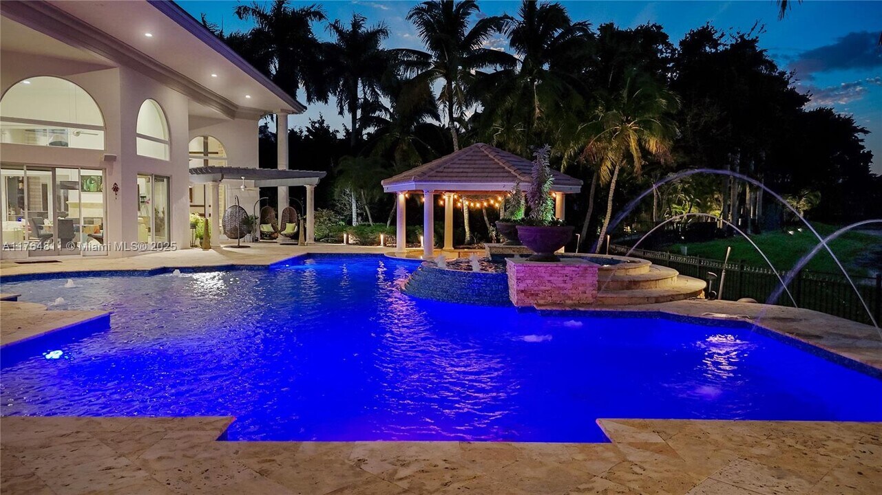 3502 Derby Ln in Weston, FL - Building Photo
