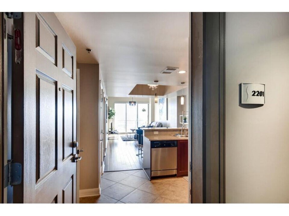 170 E Ogden Ave in Las Vegas, NV - Building Photo