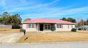 100 Chalfont Cir in Carrollton, GA - Building Photo