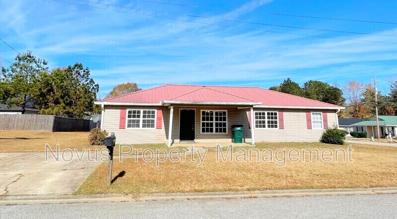 100 Chalfont Cir in Carrollton, GA - Building Photo