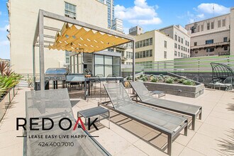 430 S Broadway, Unit 409 in Los Angeles, CA - Foto de edificio - Building Photo