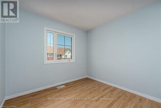 246 Spillsbury Dr in Peterborough, ON - Building Photo - Building Photo
