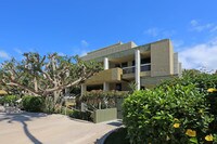 Building - Bay Pointe Apartamentos in San Diego, California