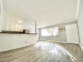 1260 S Westgate Ave in Los Angeles, CA - Building Photo - Building Photo