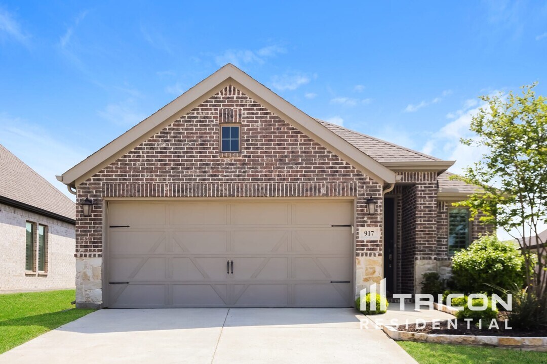 917 Bent Brook Rd in Oak Point, TX - Building Photo