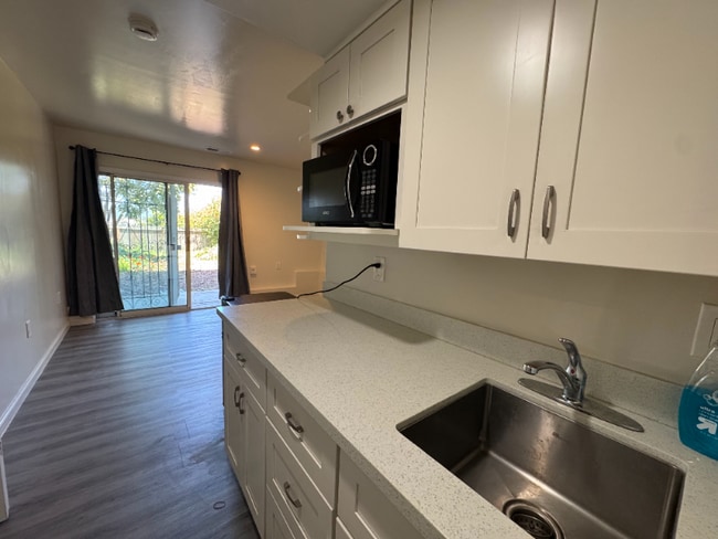 127 Marbly Ave in Daly City, CA - Foto de edificio - Building Photo