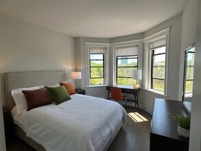 67 Park Dr, Unit 21 in Boston, MA - Foto de edificio - Building Photo