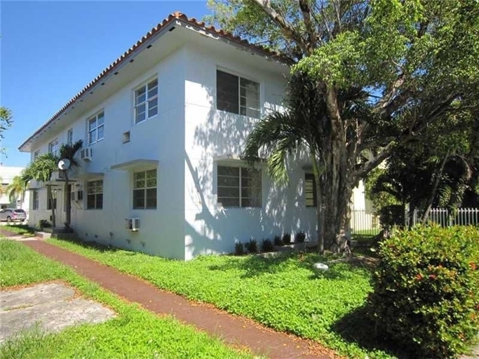 Normandy Isle Fourplex in Miami, FL - Building Photo