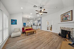 4910 Bellmead Dr in Missouri City, TX - Building Photo