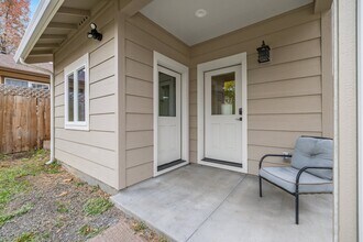 878 Clay St in Ashland, OR - Building Photo - Building Photo