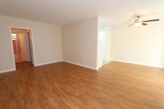 Encino Woodley Apartments in Encino, CA - Building Photo - Building Photo