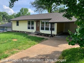 1347 Samoa Dr in St. Louis, MO - Building Photo