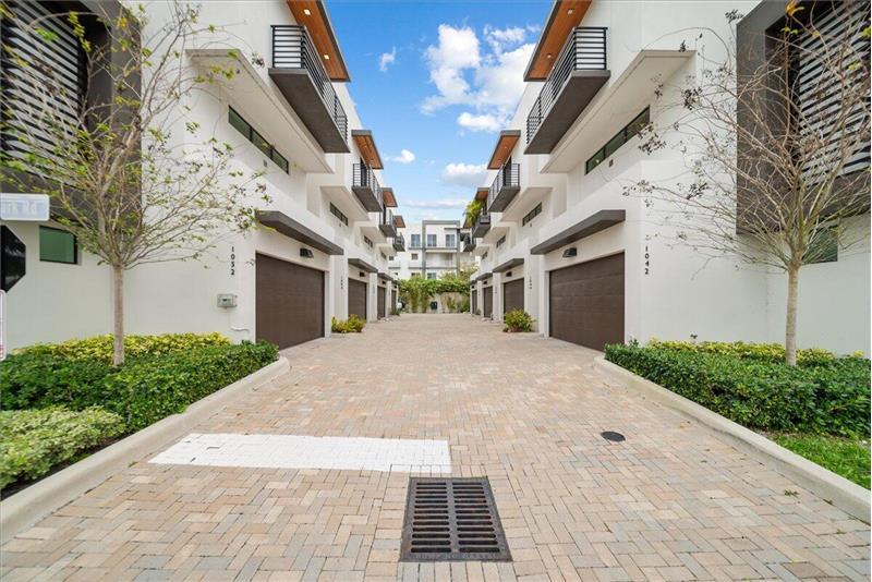 1054 N Victoria Park Rd in Fort Lauderdale, FL - Building Photo