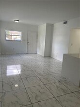 15699 SW 73rd Cir Terrace in Miami, FL - Foto de edificio - Building Photo