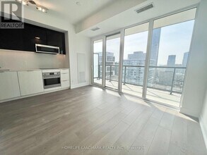 308 Jarvis St in Toronto, ON - Building Photo - Building Photo