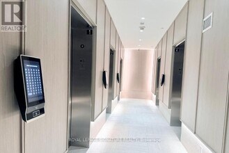 4015 The Exchange in Mississauga, ON - Building Photo - Building Photo