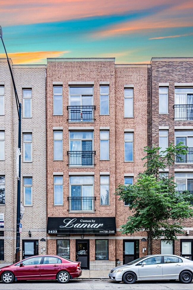 property at 2423 W Madison St