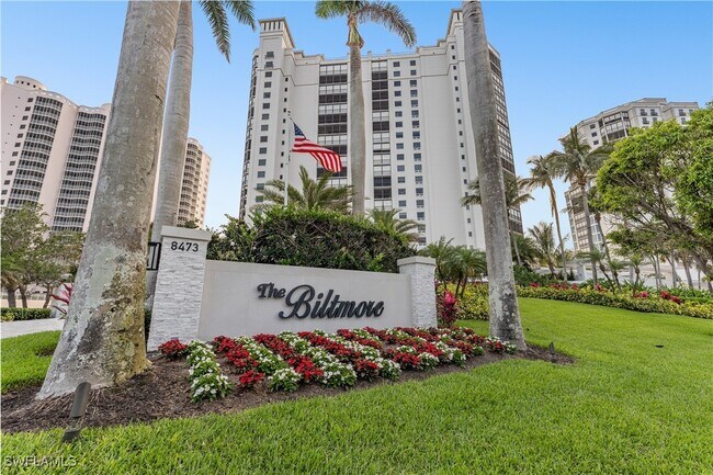 8473 Bay Colony Dr in Naples, FL - Building Photo - Building Photo