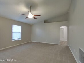 4303 Hanging Moss Dr in Orange Park, FL - Building Photo - Building Photo
