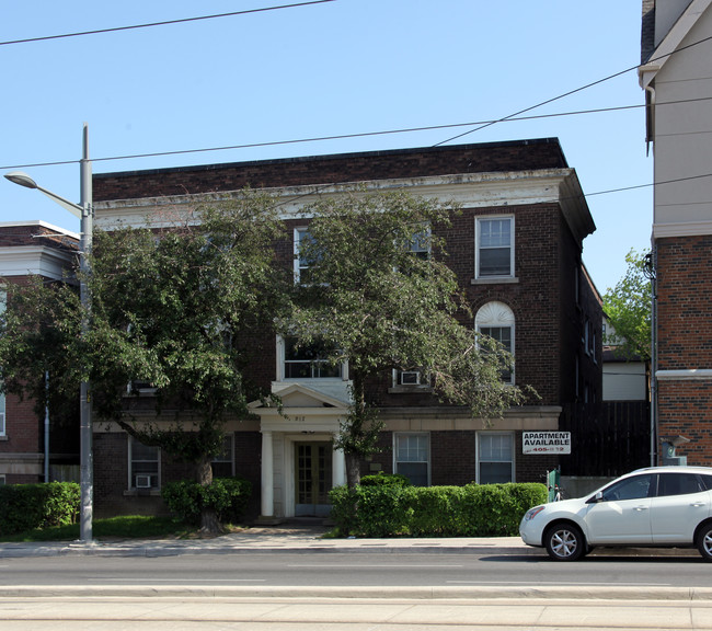 917 St Clair Ave W in Toronto, ON - Building Photo - Building Photo