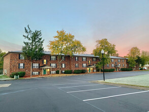 Countrybrook Apartments in Louisville, KY - Building Photo - Building Photo