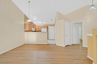 137 Tapatio St in Henderson, NV - Building Photo - Building Photo