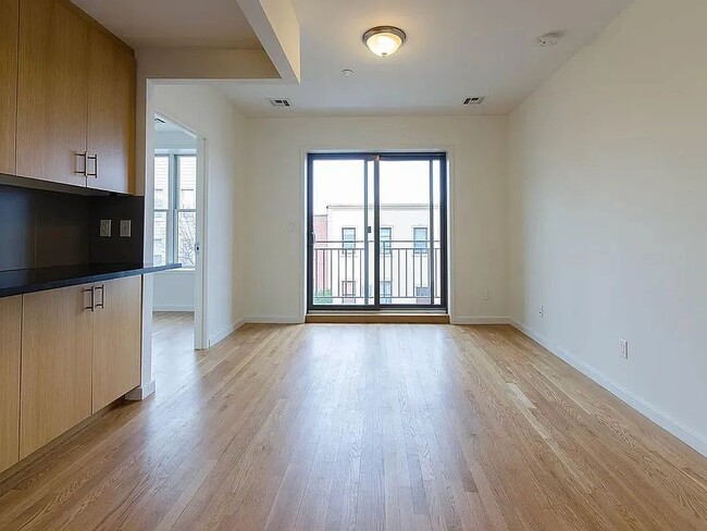 261 Eckford St in Brooklyn, NY - Building Photo - Building Photo