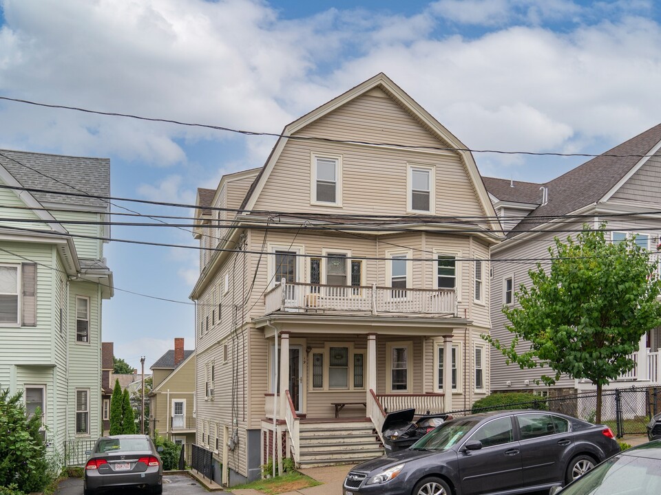 19 Lovell St, Unit #2 in Somerville, MA - Foto de edificio