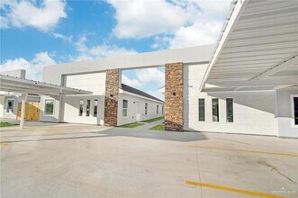 5700 Northwestern Ave in McAllen, TX - Building Photo - Building Photo